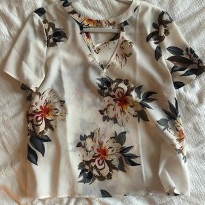 Short sleeve flowered blouse